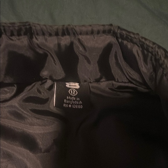 Yellow and Black Sporty Vest with High Collar - Picture 5 of 6